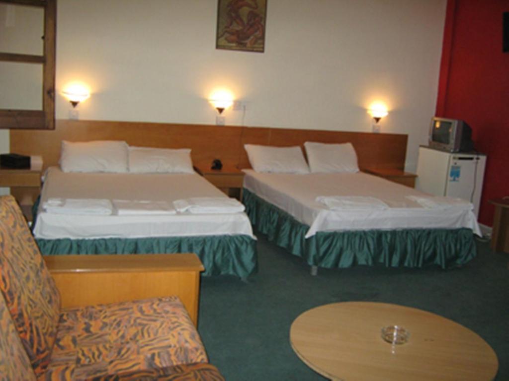 Sky Hotel Nicosia Room photo